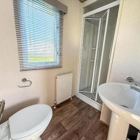 Lovely Caravan With Decking At Manor Park In Hunstanton Ref 23091T Exterior photo