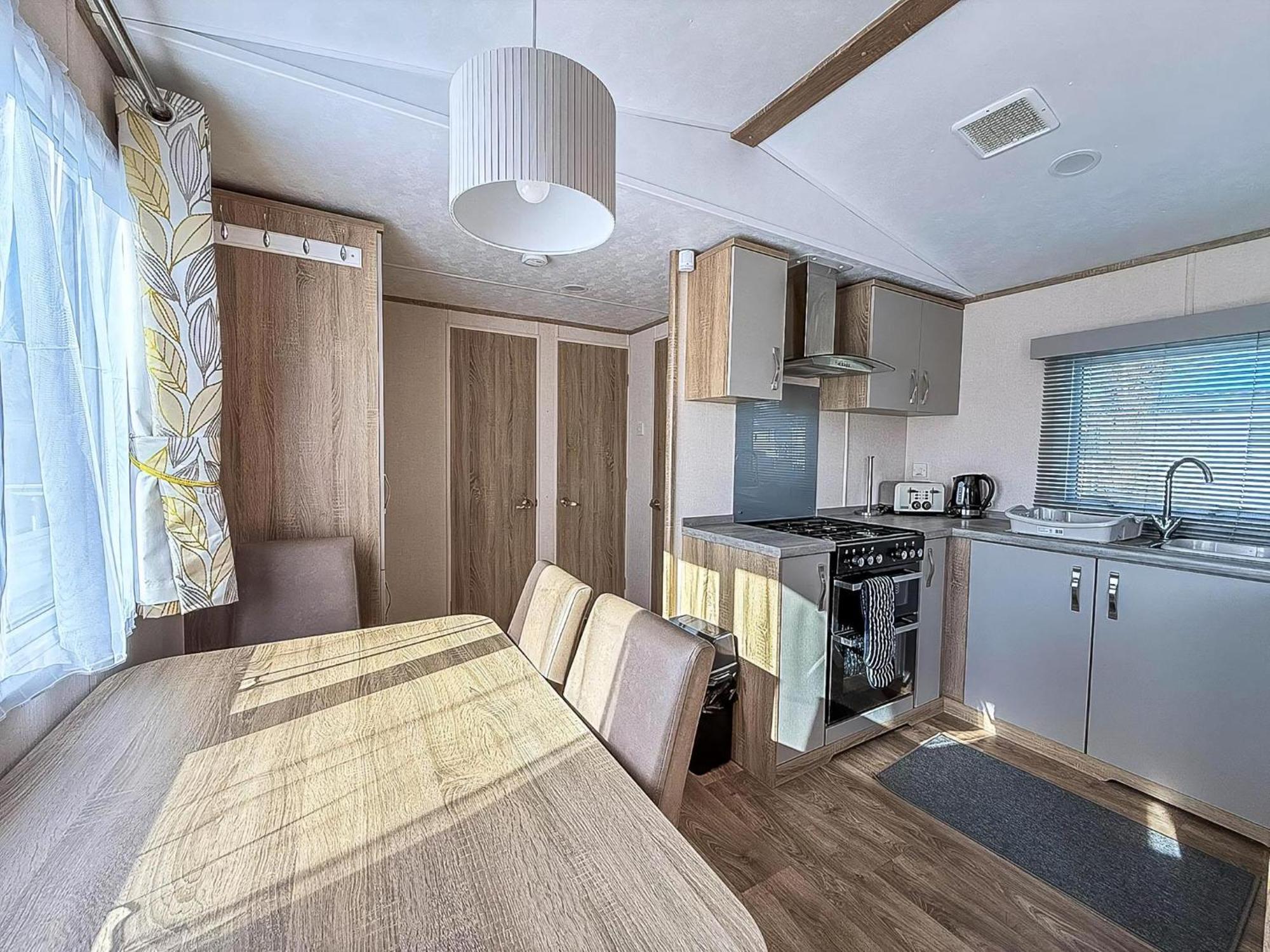 Lovely Caravan With Decking At Manor Park In Ref 23091t Campsite Hunstanton