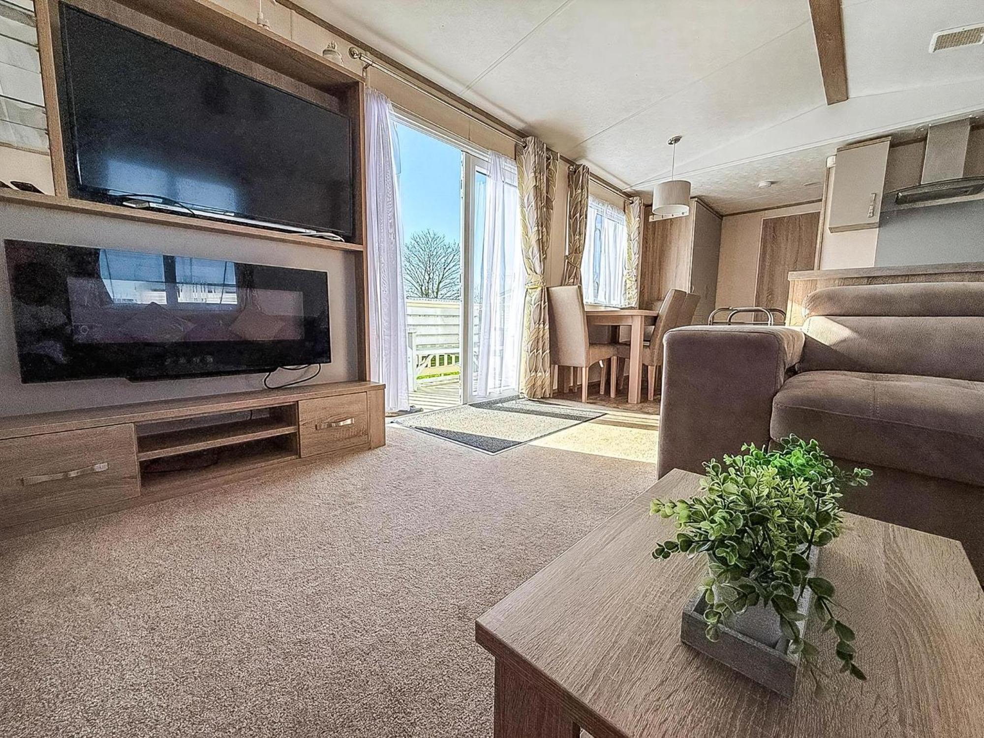 Lovely Caravan With Decking At Manor Park In Ref 23091t *